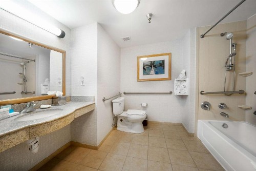 Hampton Inn & Suites Madera - image 30