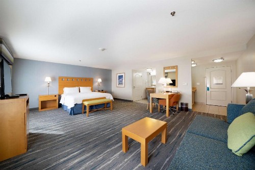 Hampton Inn & Suites Madera - image 31