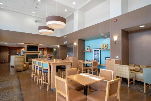 Hampton Inn & Suites Madera - image 34