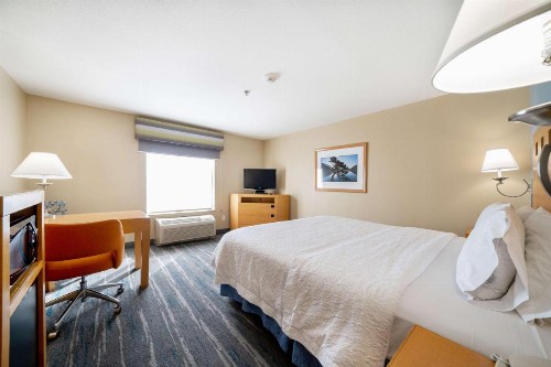 Hampton Inn & Suites Madera - image 37