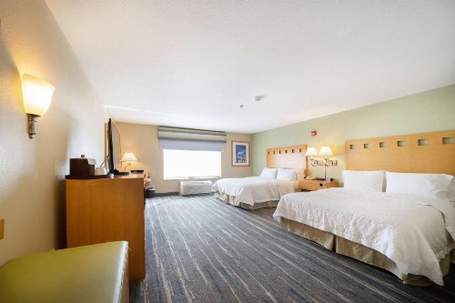 Hampton Inn & Suites Madera - image 4