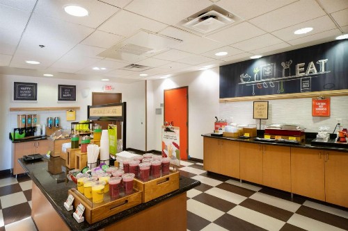 Hampton Inn & Suites Madera - image 5