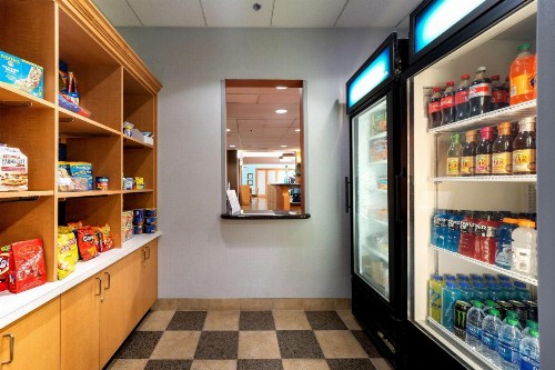 Hampton Inn & Suites Madera - image 6