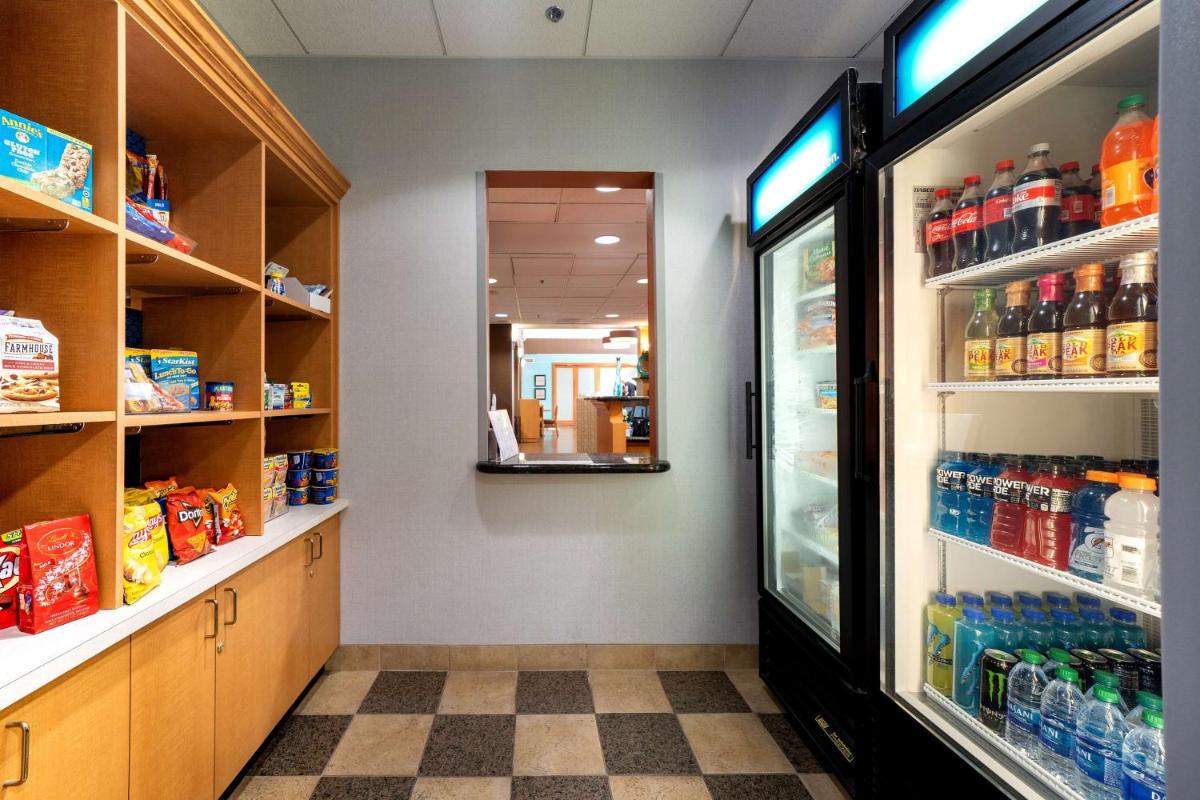 Hampton Inn & Suites Madera - image 6
