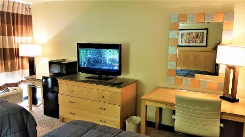 Madison Inn & Suites - image 11
