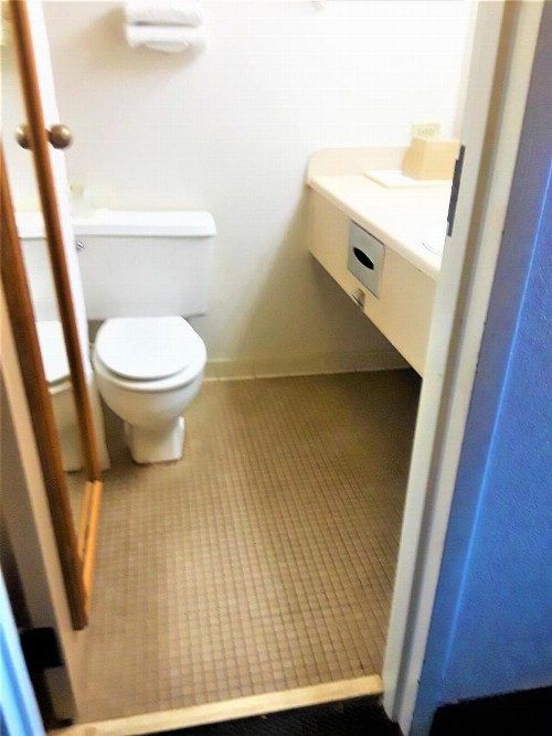 Madison Inn & Suites - image 12