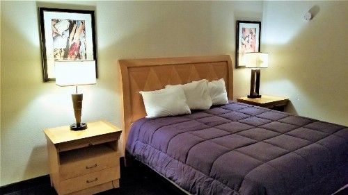 Madison Inn & Suites - image 9