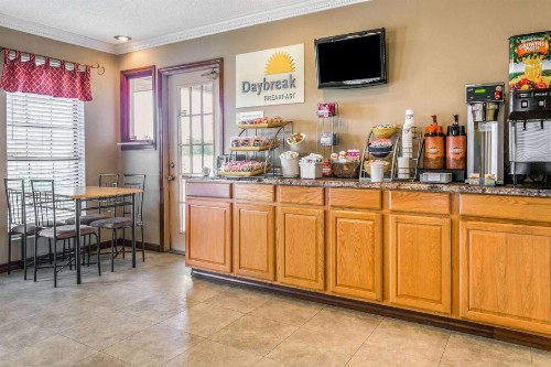 Days Inn by Wyndham Madison - image 12