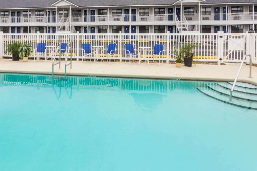 Days Inn by Wyndham Madison - image 2