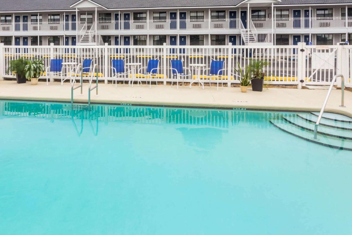 Days Inn by Wyndham Madison - image 2