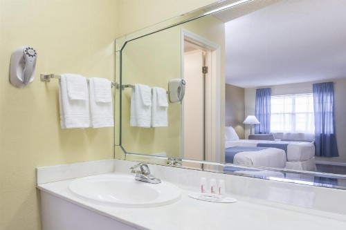 Days Inn by Wyndham Madison - image 22