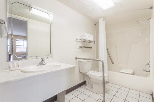 Days Inn by Wyndham Madison - image 24