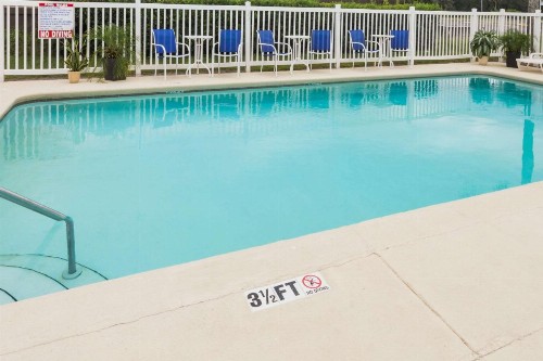 Days Inn by Wyndham Madison - image 3