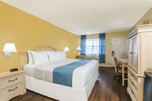 Days Inn by Wyndham Madison - image 7