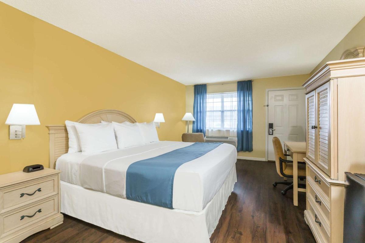 Days Inn by Wyndham Madison - image 7