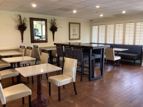 Best Western Plus Madison Inn - image 12