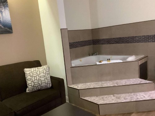 Best Western Plus Madison Inn - image 16