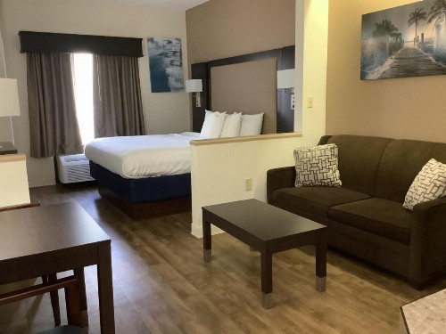 Best Western Plus Madison Inn - image 25