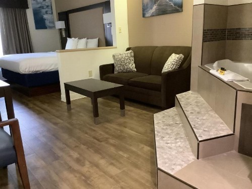 Best Western Plus Madison Inn - image 29
