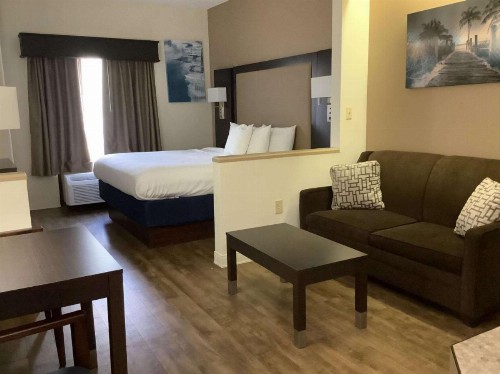 Best Western Plus Madison Inn - image 4