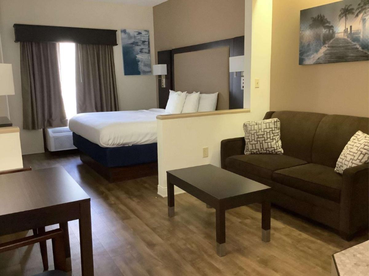 Best Western Plus Madison Inn - image 4