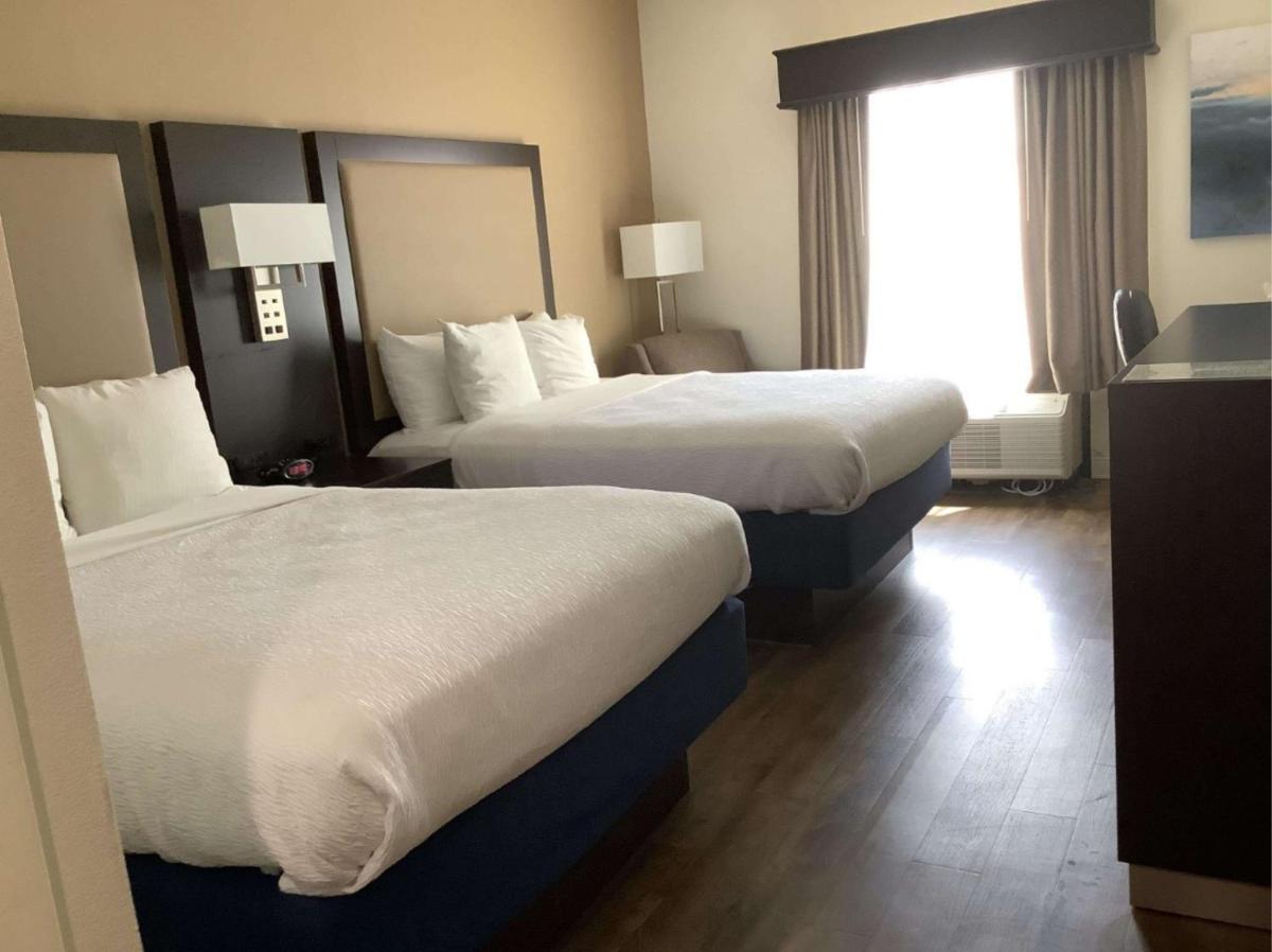 Best Western Plus Madison Inn - image 6