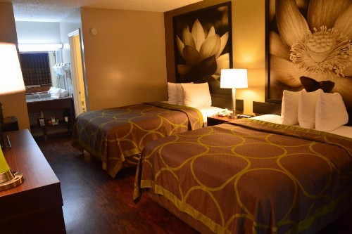 Super 8 by Wyndham Madison - image 20