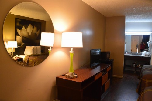 Super 8 by Wyndham Madison - image 21