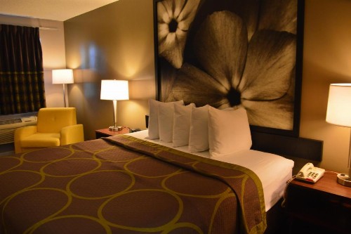 Super 8 by Wyndham Madison - image 27