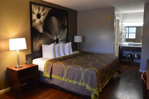 Super 8 by Wyndham Madison - image 29