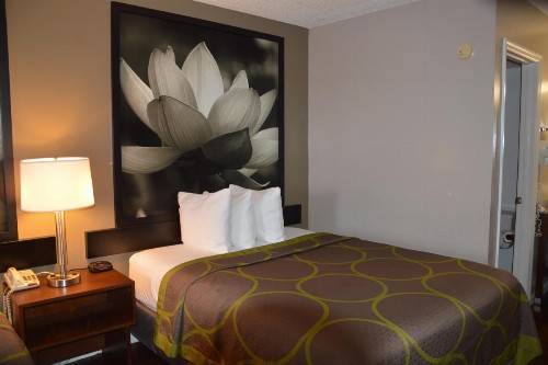 Super 8 by Wyndham Madison - image 32
