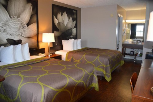 Super 8 by Wyndham Madison - image 34