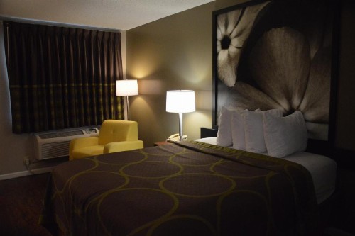 Super 8 by Wyndham Madison - image 39