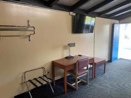 Budget Inn - Madison - image 11
