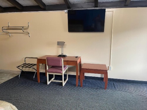 Budget Inn - Madison - image 7
