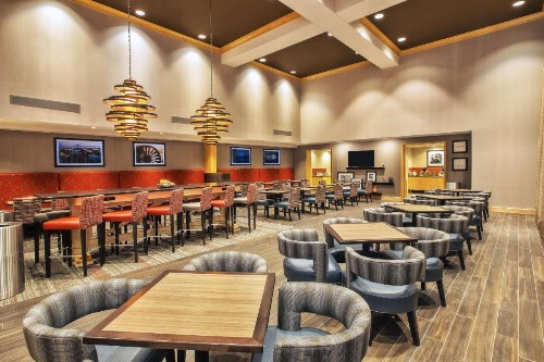 Hampton Inn & Suites Madison - West - image 13