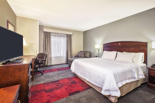 Hampton Inn & Suites Madison - West - image 22
