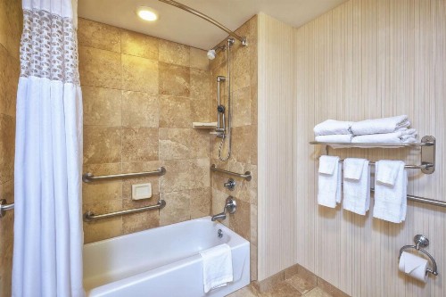 Hampton Inn & Suites Madison - West - image 23