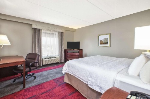 Hampton Inn & Suites Madison - West - image 24