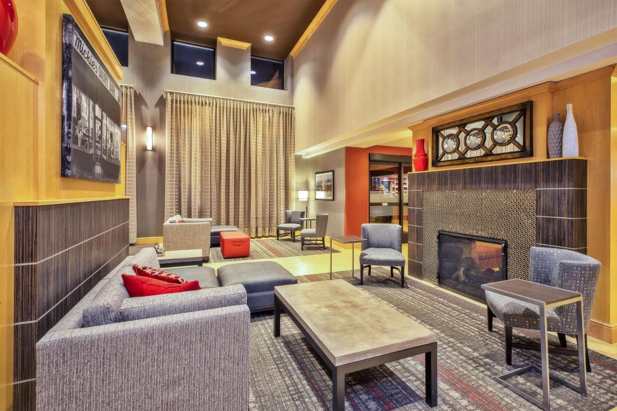 Hampton Inn & Suites Madison - West - image 3