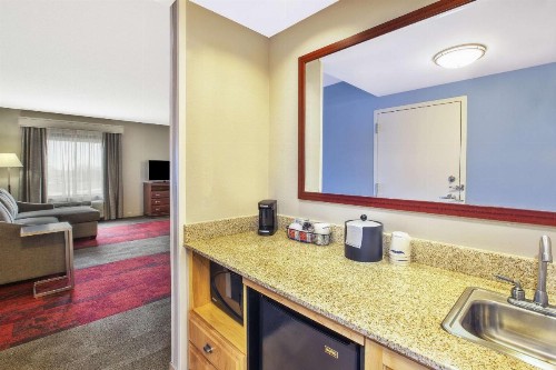 Hampton Inn & Suites Madison - West - image 30