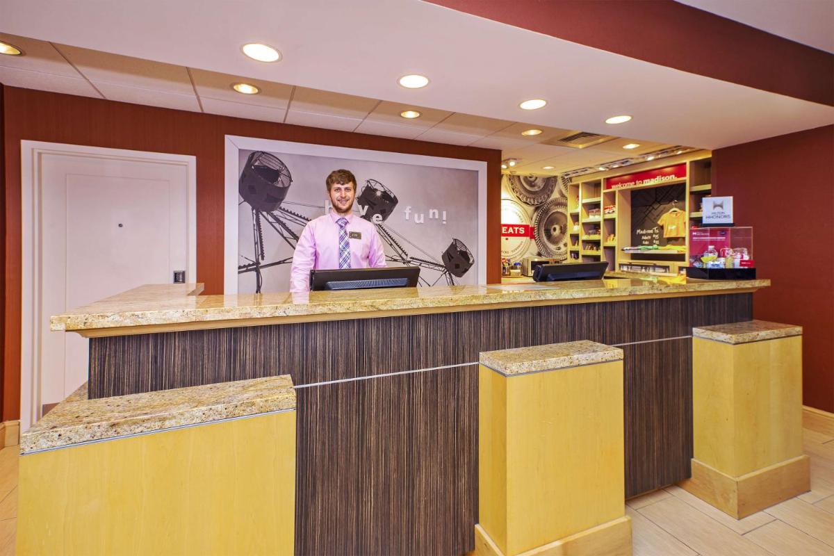 Hampton Inn & Suites Madison - West - image 4