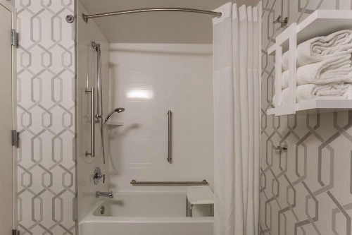 Hampton Inn Madison East Towne Mall Area - image 14