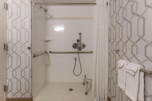 Hampton Inn Madison East Towne Mall Area - image 15