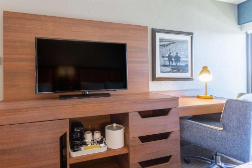 Hampton Inn Madison East Towne Mall Area - image 18