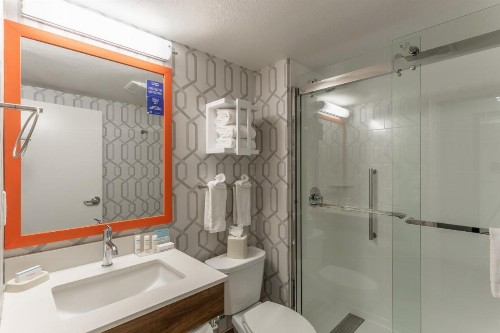 Hampton Inn Madison East Towne Mall Area - image 25