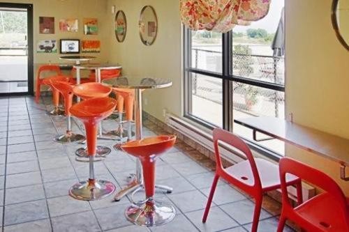 Americas Best Value Inn Madison - image 2