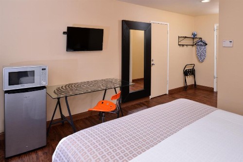Americas Best Value Inn Madison - image 25