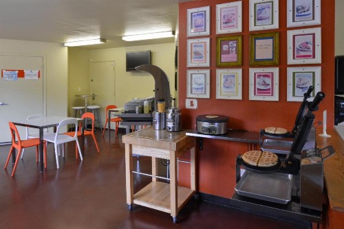 Americas Best Value Inn Madison - image 3