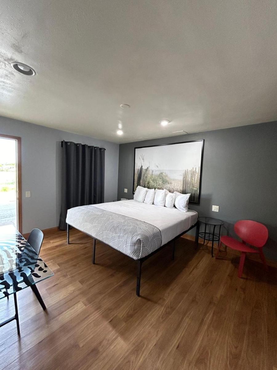 Americas Best Value Inn Mayflower - image 4
